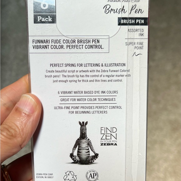 Used  Zebra Funwari Fude Color Brush Pens- Assorted Colors, Set of 6 - Picture 2 of 3